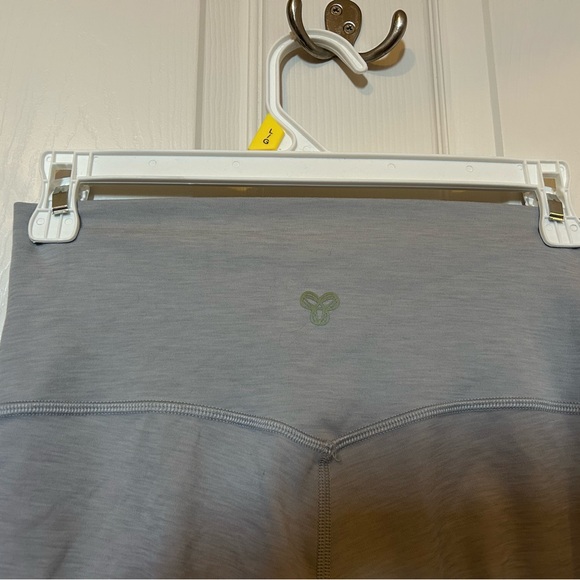 Aritzia Golden Butter Leggings - Picture 5 of 6